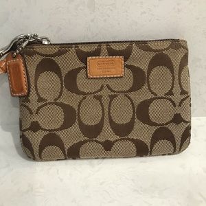 Coat wristlet